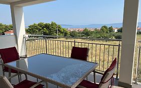Seaview Apartments Lagetar